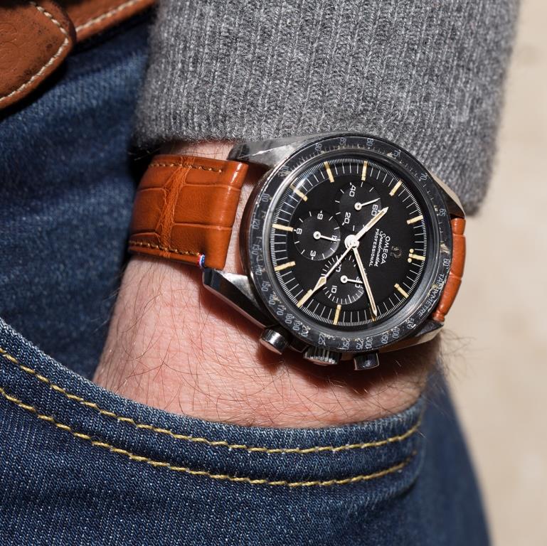 Omega speedmaster 2025 bracelet cuir